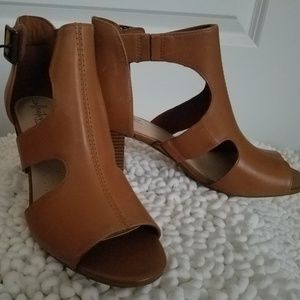 Brand new tan genuine leather sandals